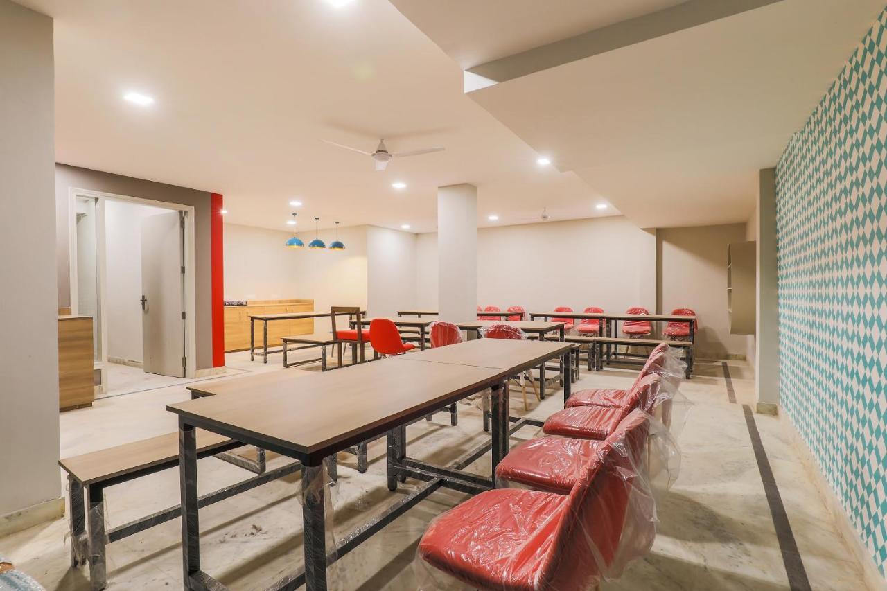 Capital O Hotel All Seasons Near Omaxe Celebration Mall Gurgaon Exterior photo
