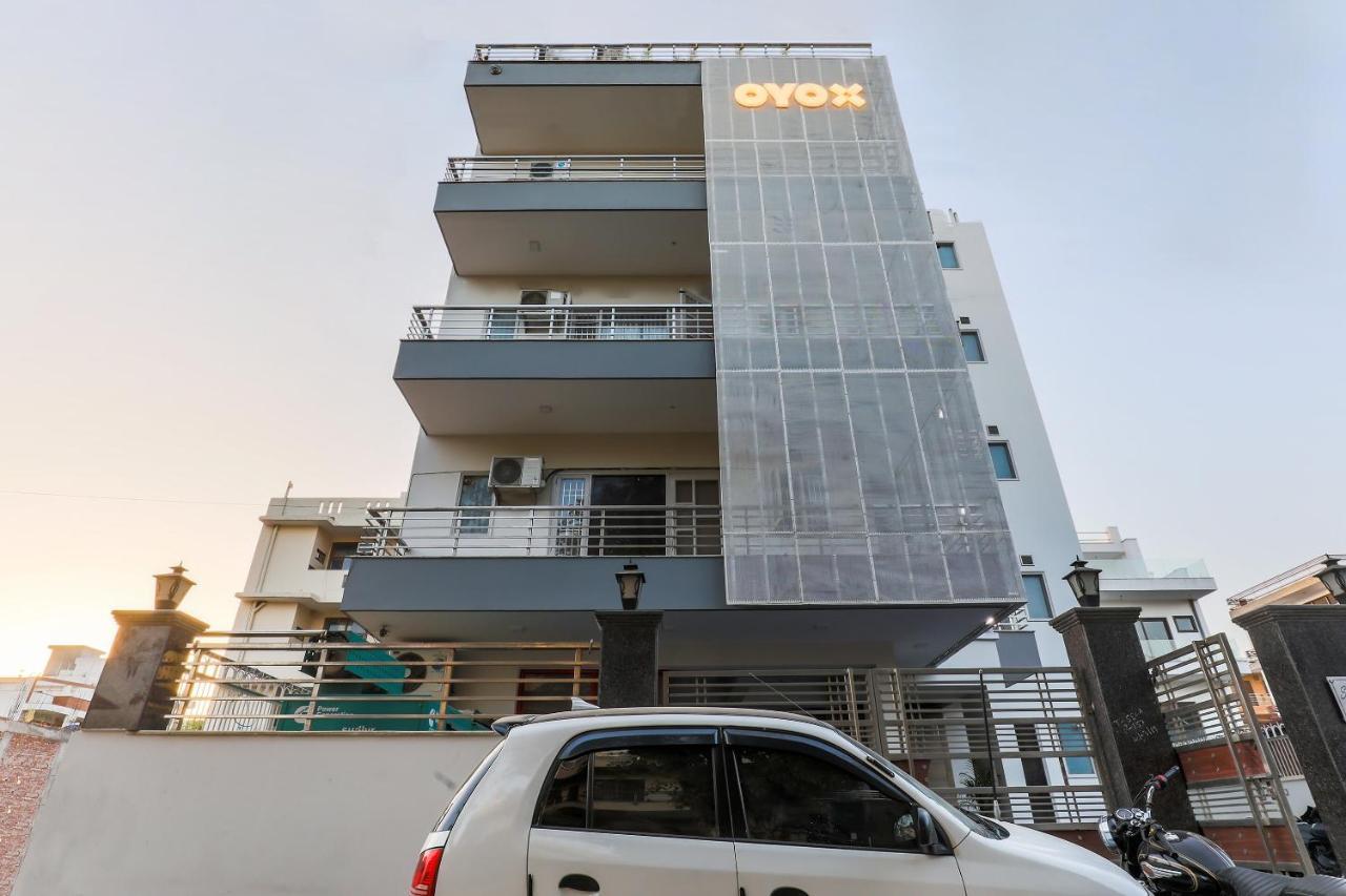 Capital O Hotel All Seasons Near Omaxe Celebration Mall Gurgaon Exterior photo
