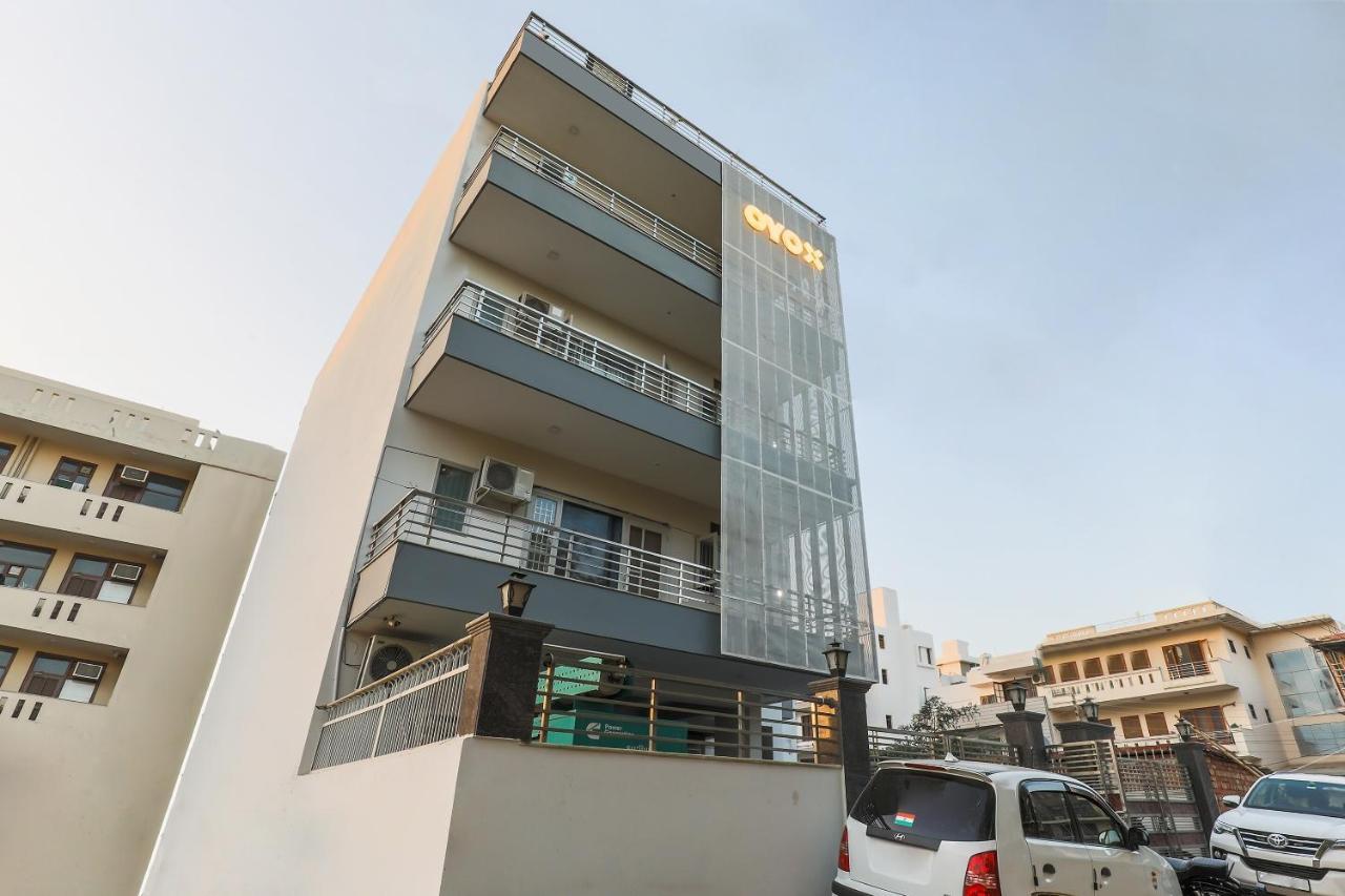 Capital O Hotel All Seasons Near Omaxe Celebration Mall Gurgaon Exterior photo