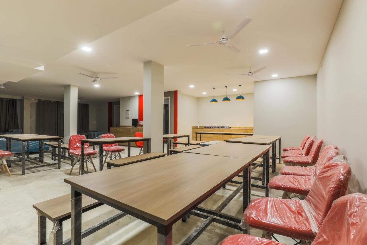 Capital O Hotel All Seasons Near Omaxe Celebration Mall Gurgaon Exterior photo