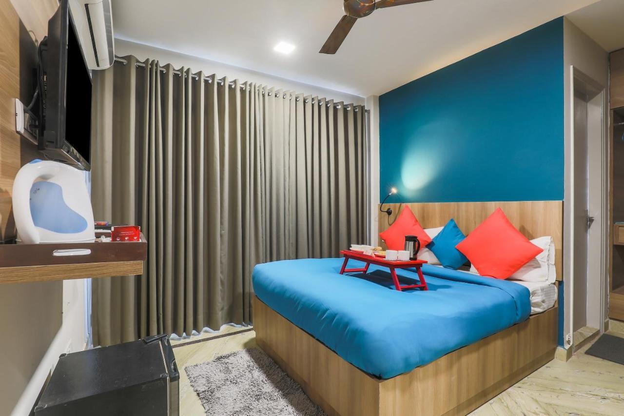 Capital O Hotel All Seasons Near Omaxe Celebration Mall Gurgaon Exterior photo